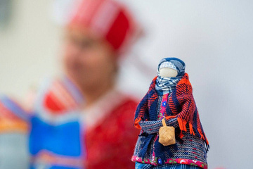 �������