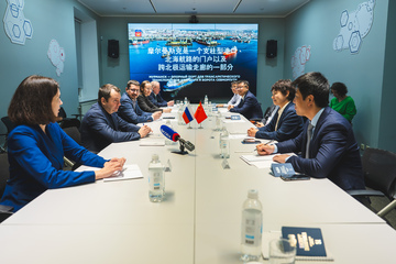 �������