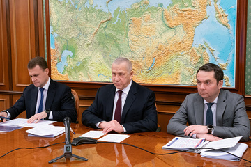 �������