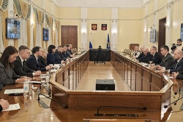 �������