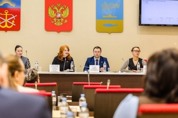 �������