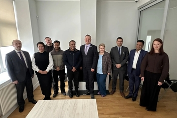 �������