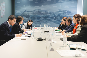 �������