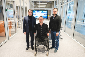 �������